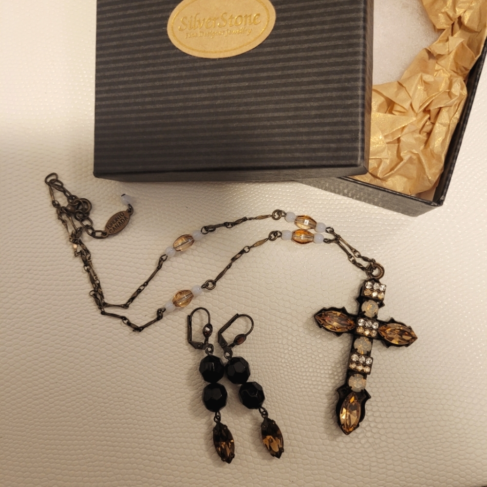 Silverstone Necklace Set